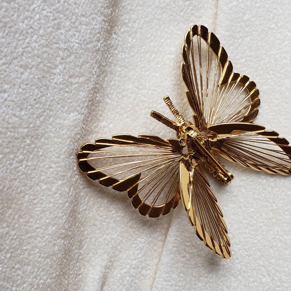 Monet Signed Gold Tone Butterfly Brooch/Pin 70s - Picture 2 of 7